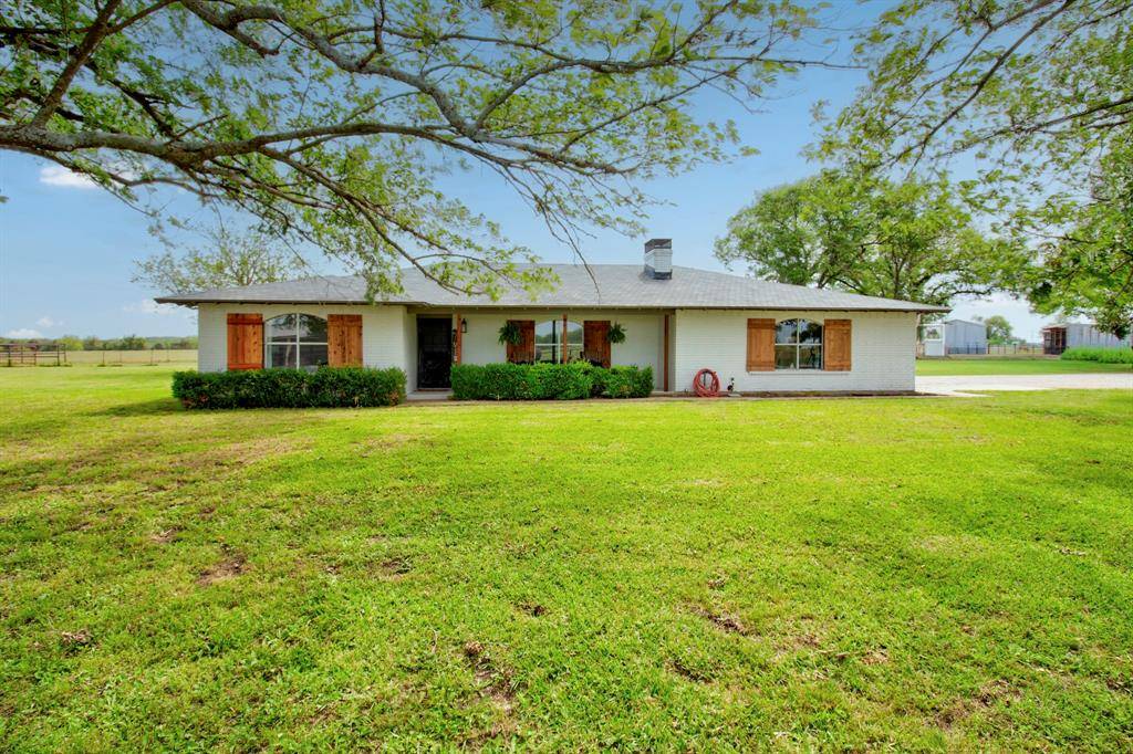 3781 Fm 151, Whitewright, TX 75491