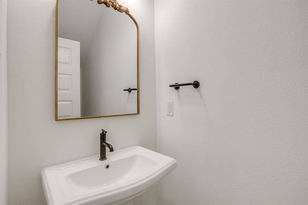 708 Pheasant Run Street, Arlington, TX 76005
