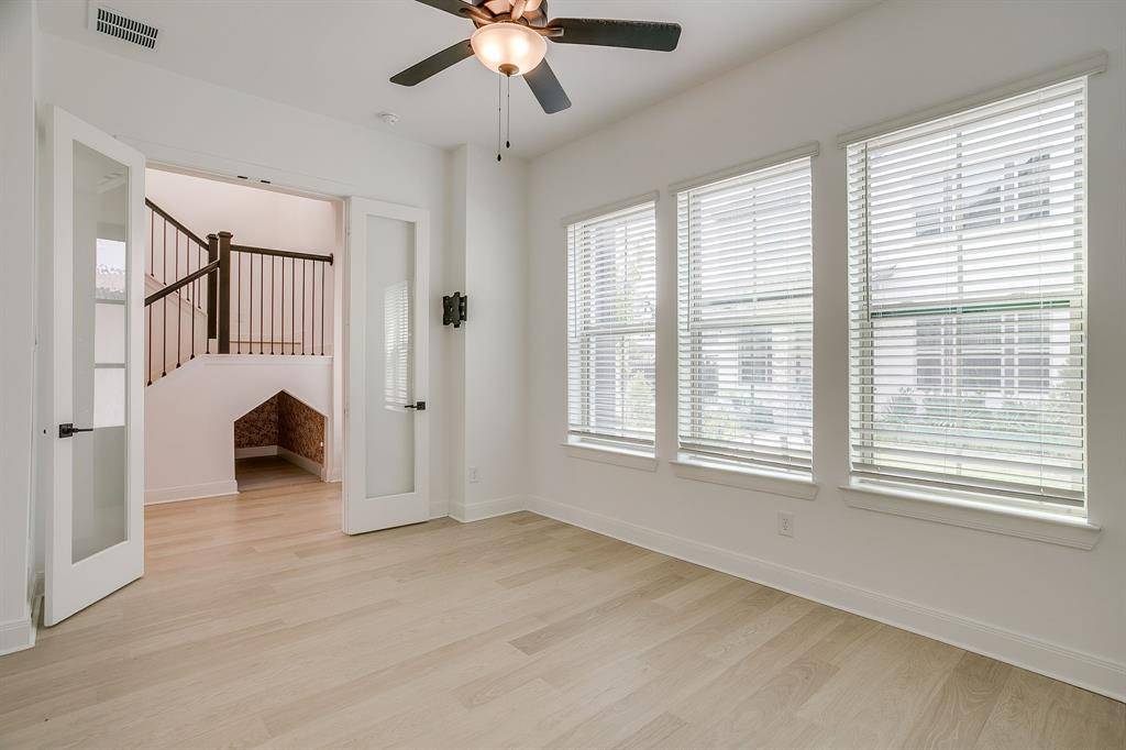 708 Pheasant Run Street, Arlington, TX 76005