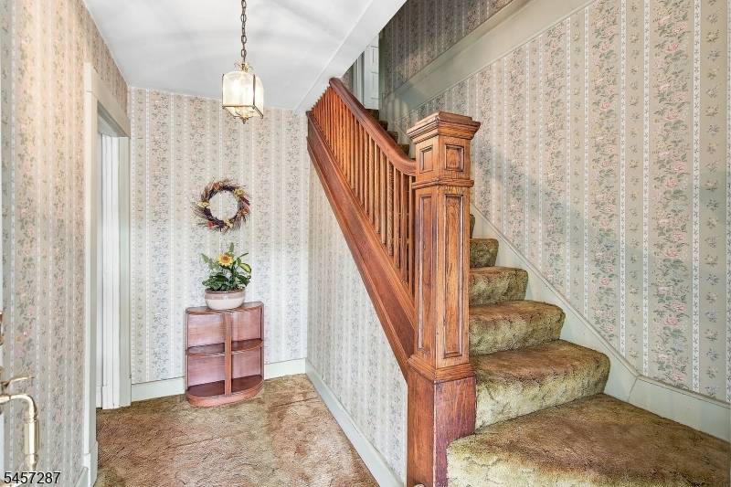 33 Pine St, Cranford Twp., NJ 07016