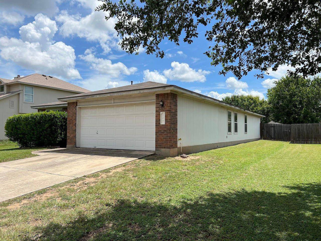 209 Katy B LN, Bastrop, TX 78602