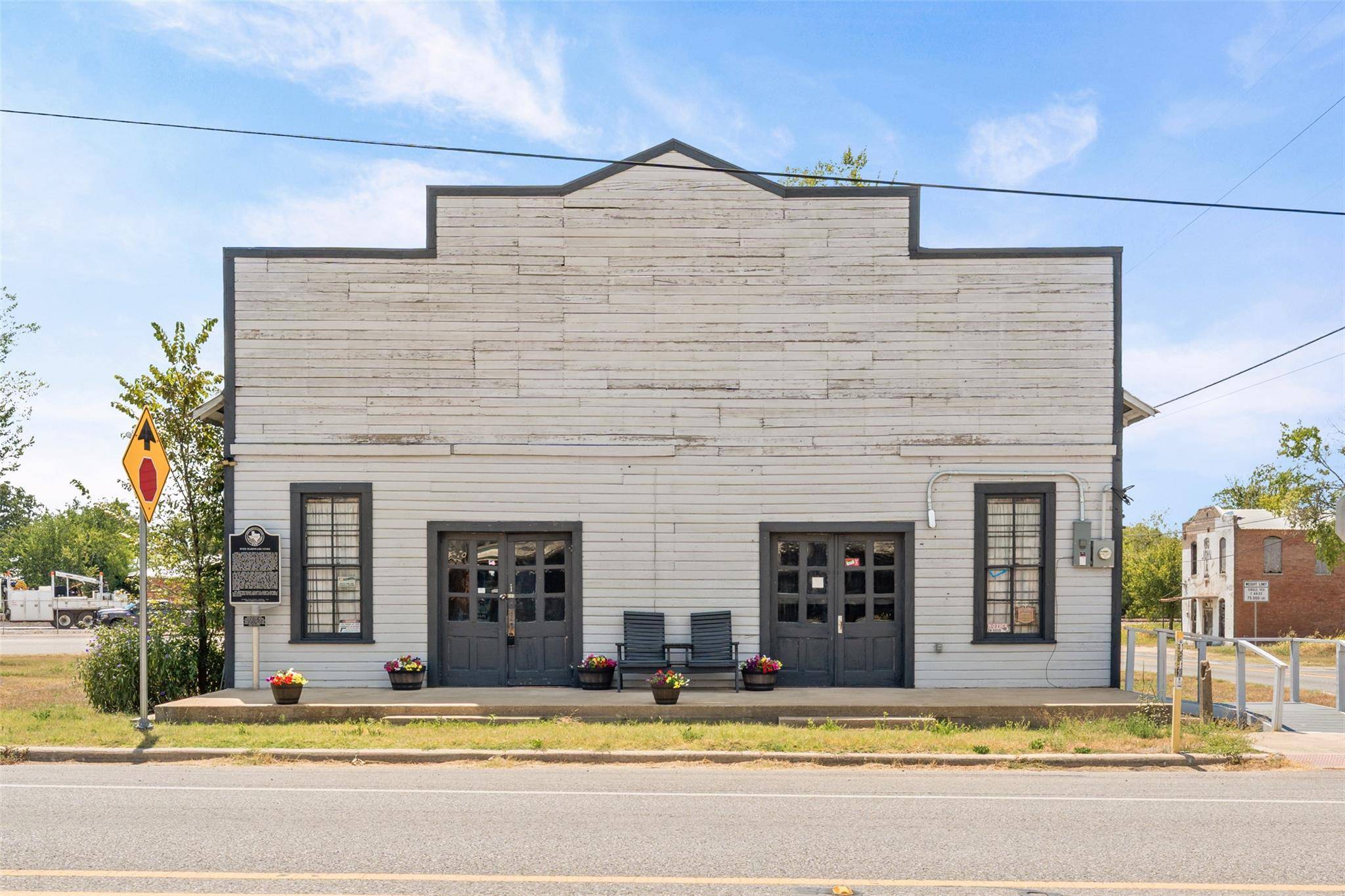 413 W Batte ST, Cameron, TX 76520
