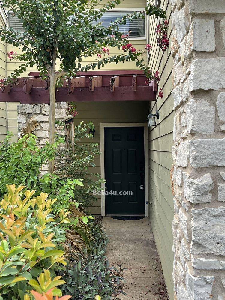 512 Eberhart LN #605, Austin, TX 78745