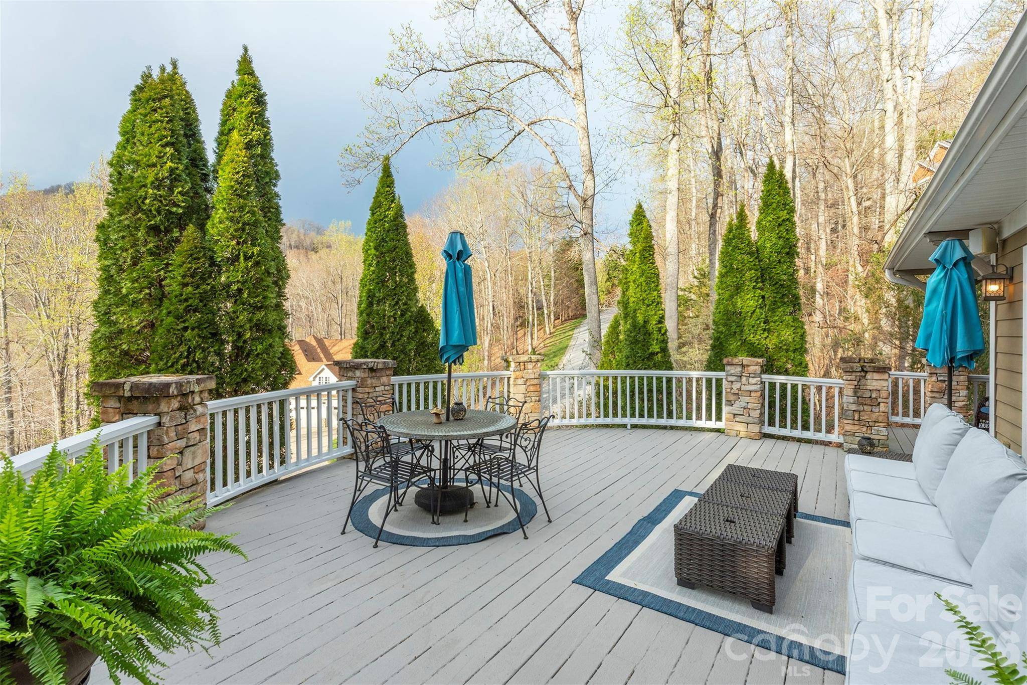 11 Hearthstone DR, Asheville, NC 28803