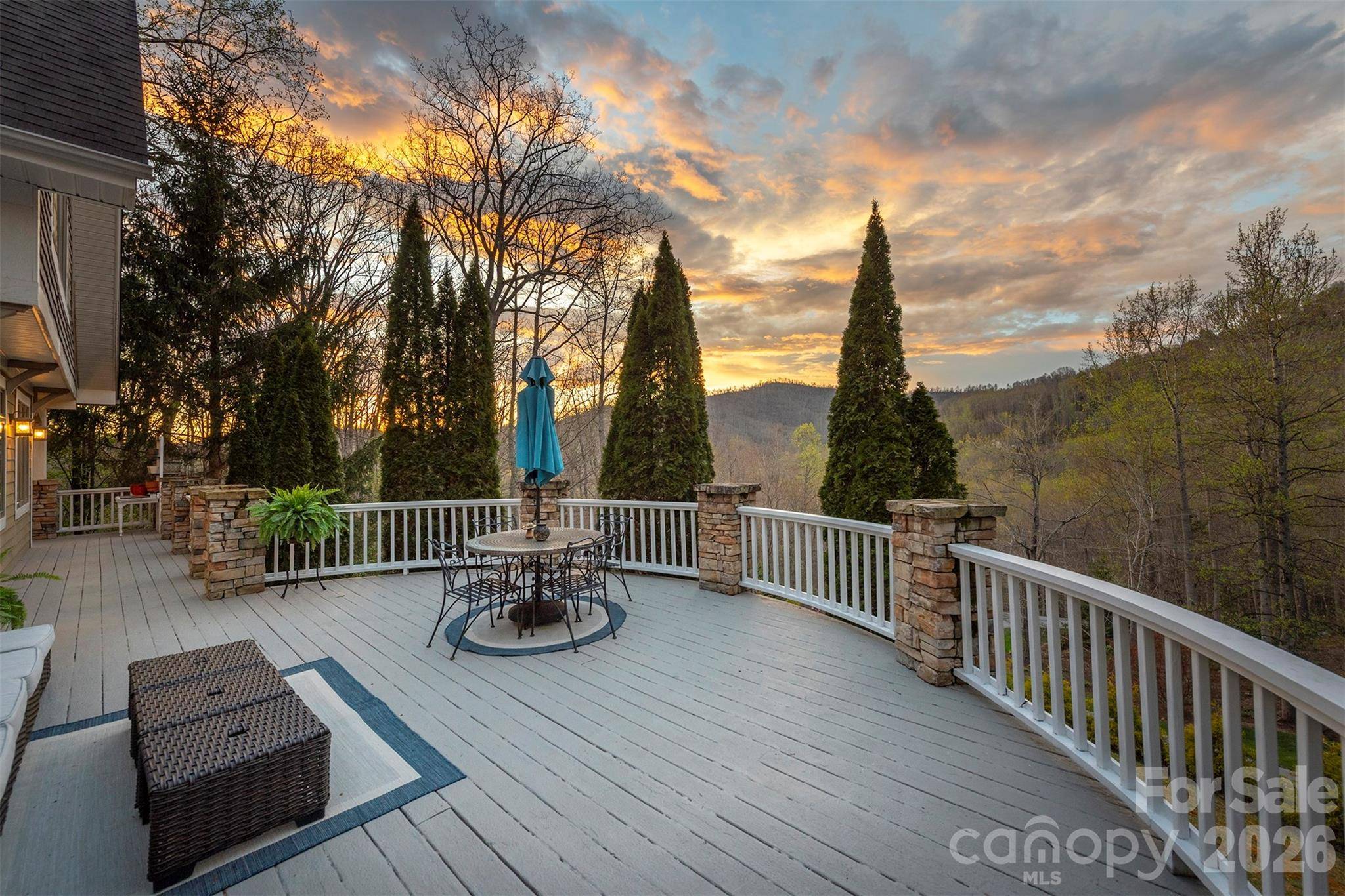 11 Hearthstone DR, Asheville, NC 28803