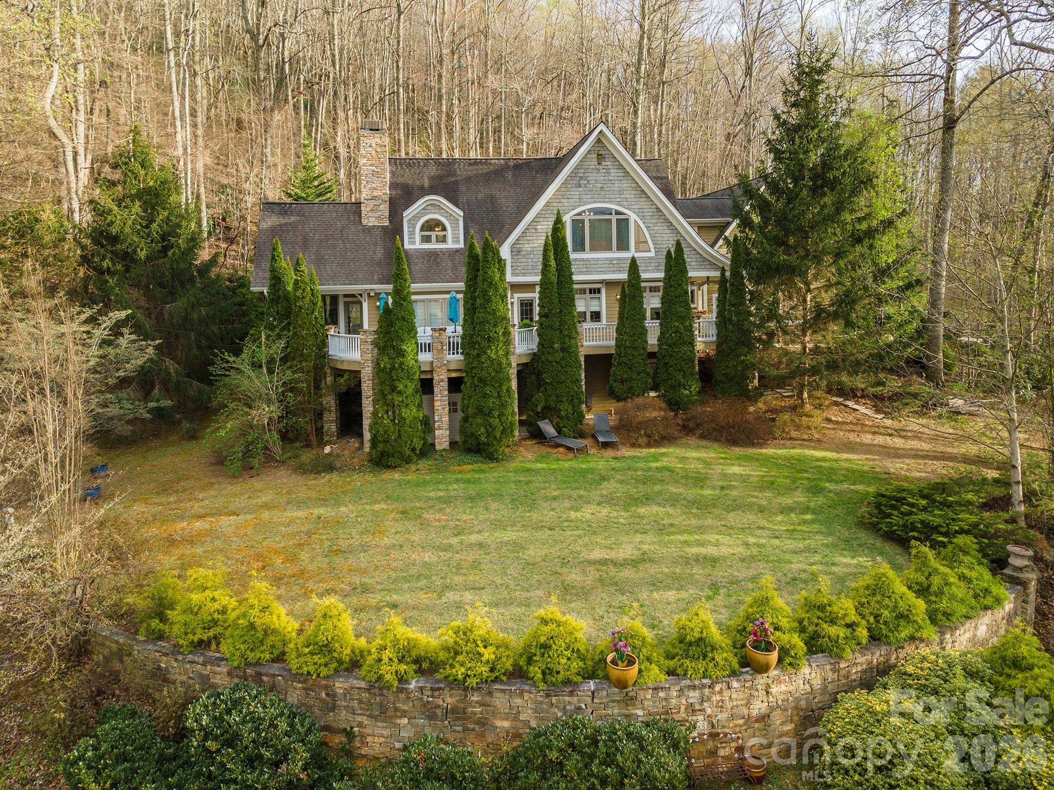 11 Hearthstone DR, Asheville, NC 28803