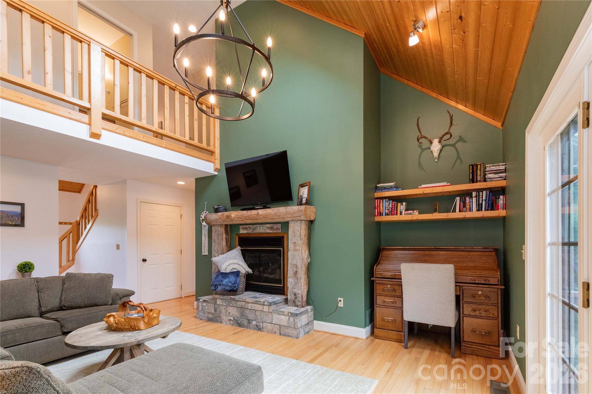60 Rolling LN, Maggie Valley, NC 28751