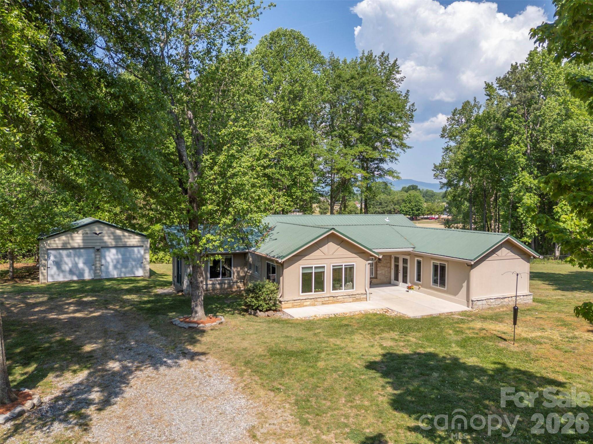 183-185 Rubin Thorne RD, Campobello, SC 29322