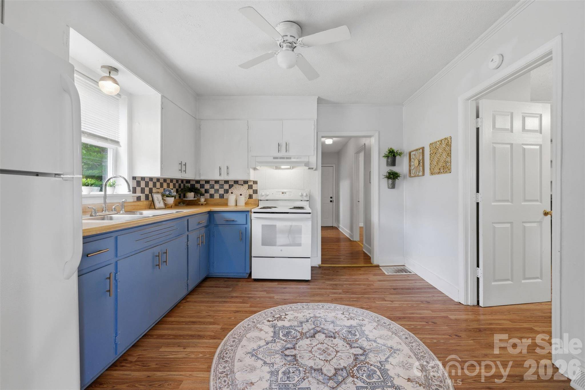 1320 Tom Fox ST, Morganton, NC 28655