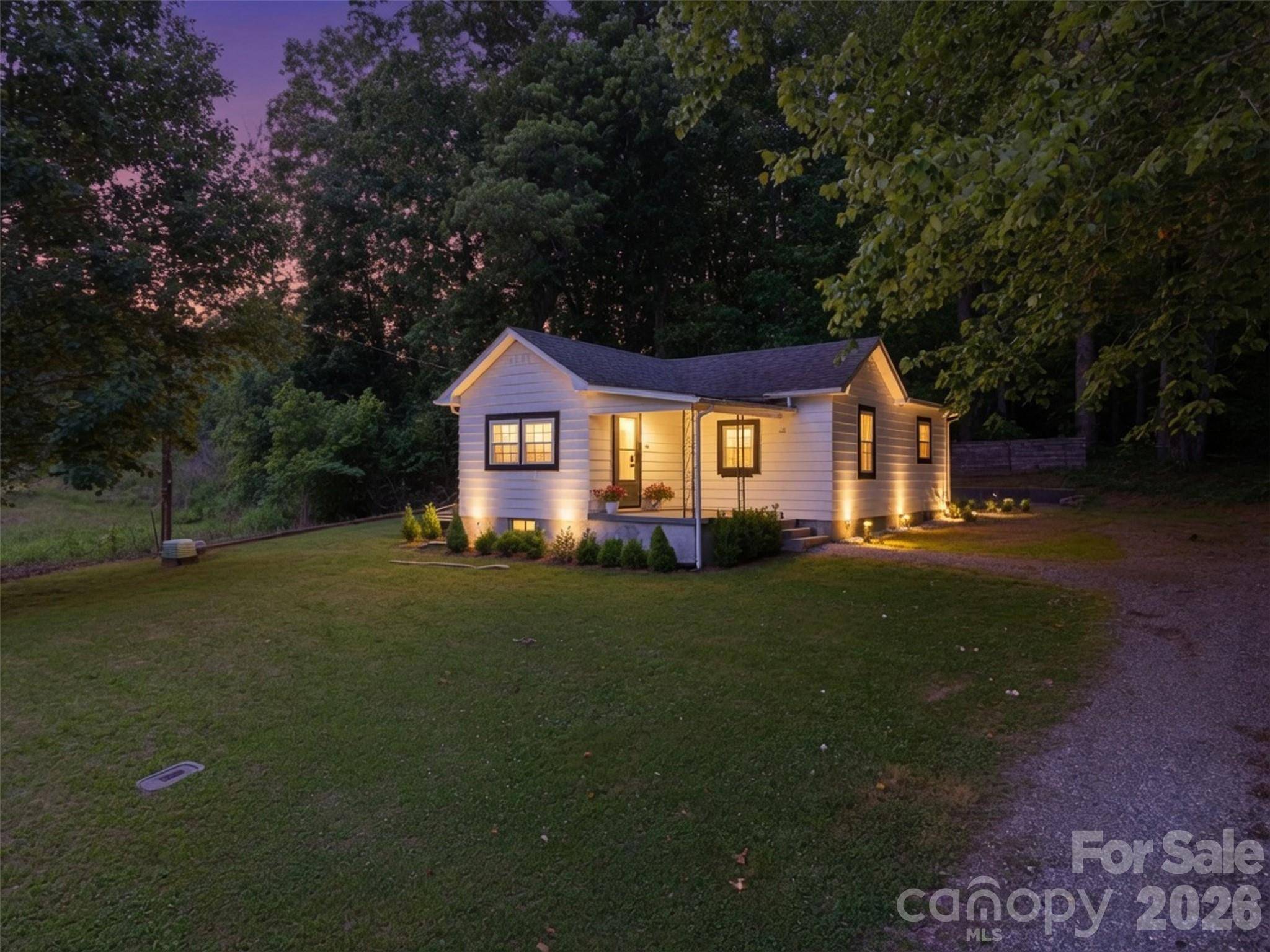 1320 Tom Fox ST, Morganton, NC 28655