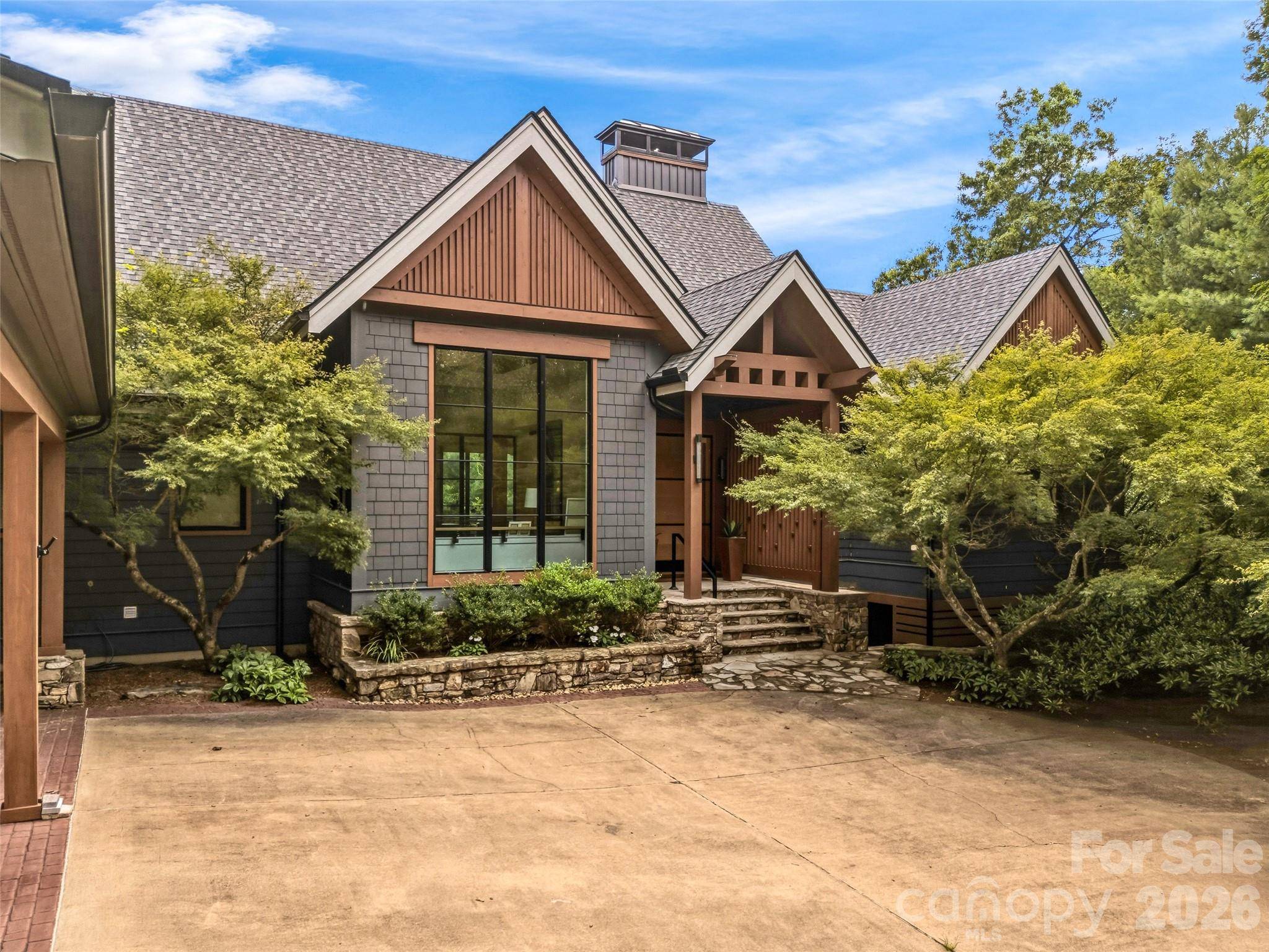183 Chattooga RUN, Hendersonville, NC 28739