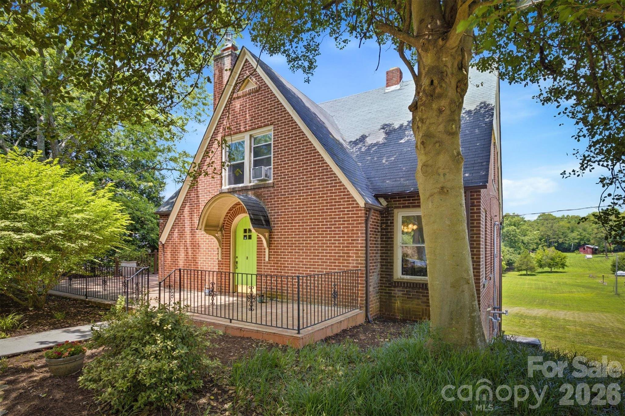 1205 E Union ST, Morganton, NC 28655