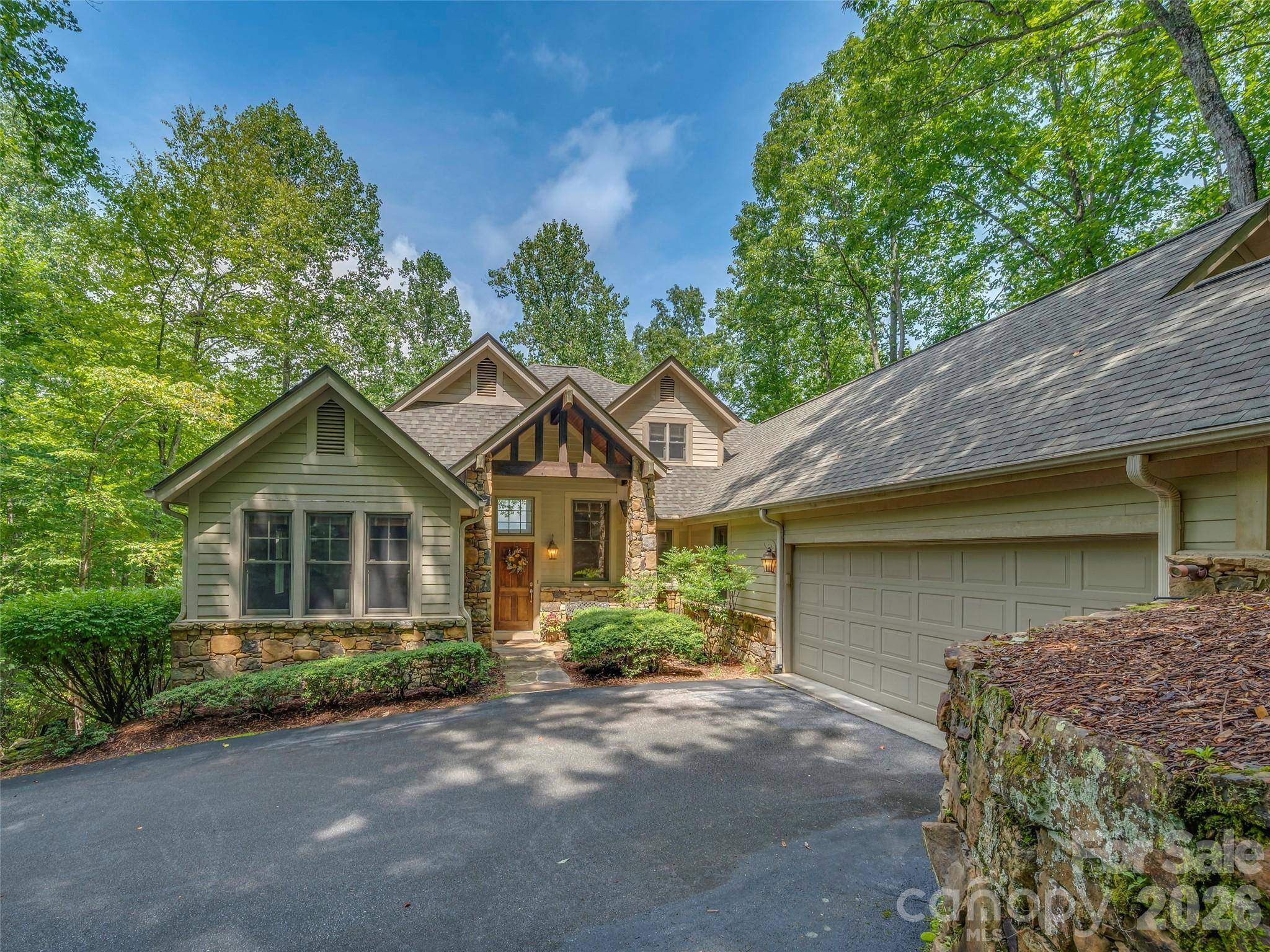 75 Old Hickory TRL, Hendersonville, NC 28739