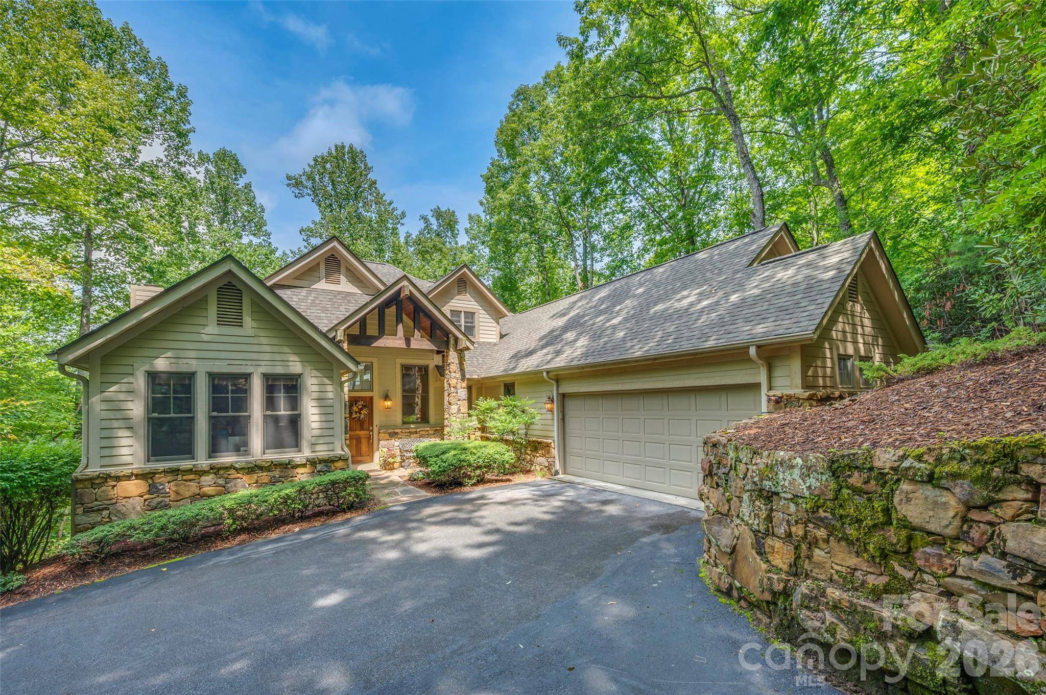 75 Old Hickory TRL, Hendersonville, NC 28739