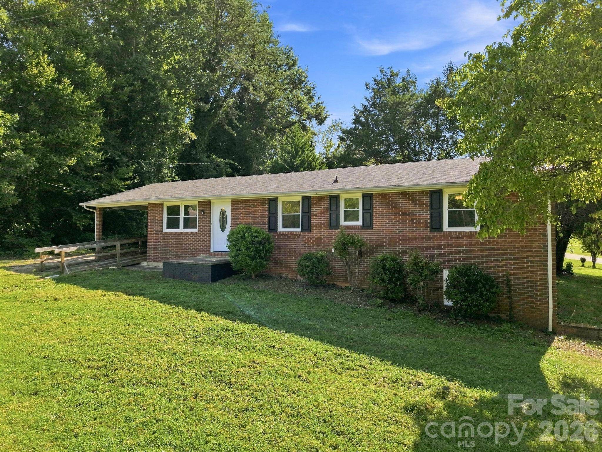 1021 S Caldwell AVE, Newton, NC 28658