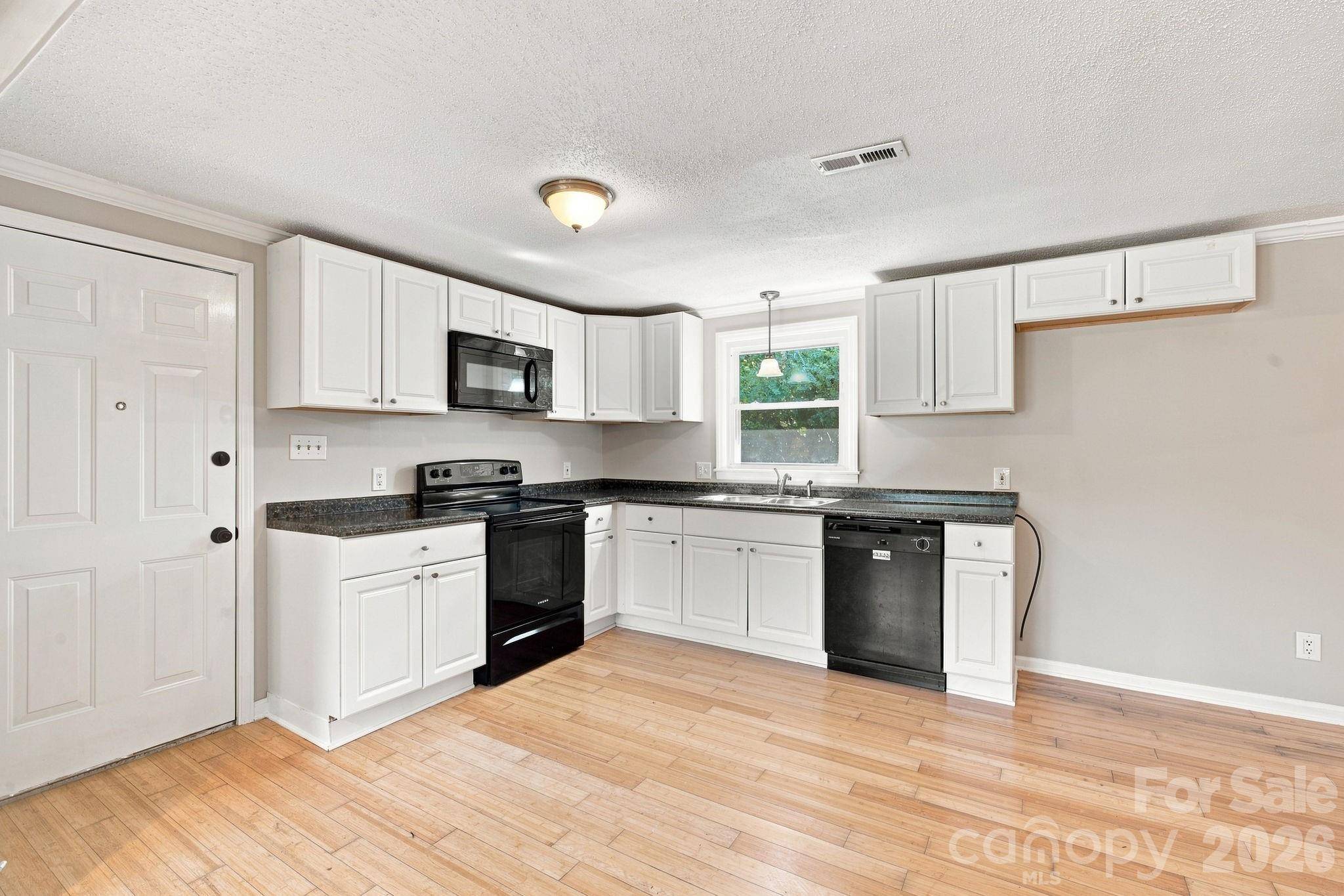 1021 S Caldwell AVE, Newton, NC 28658