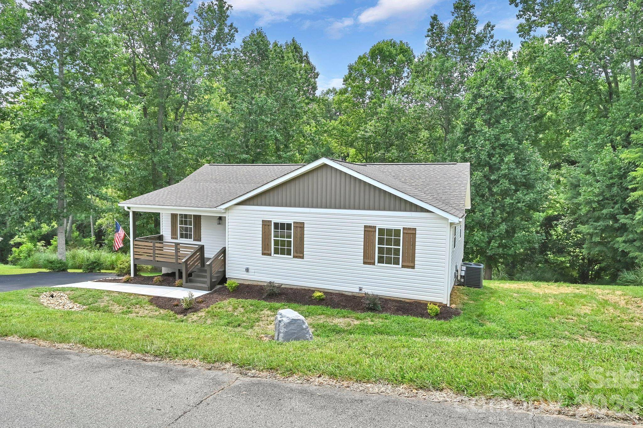 157 Scarlett Ridge DR, Marshall, NC 28753