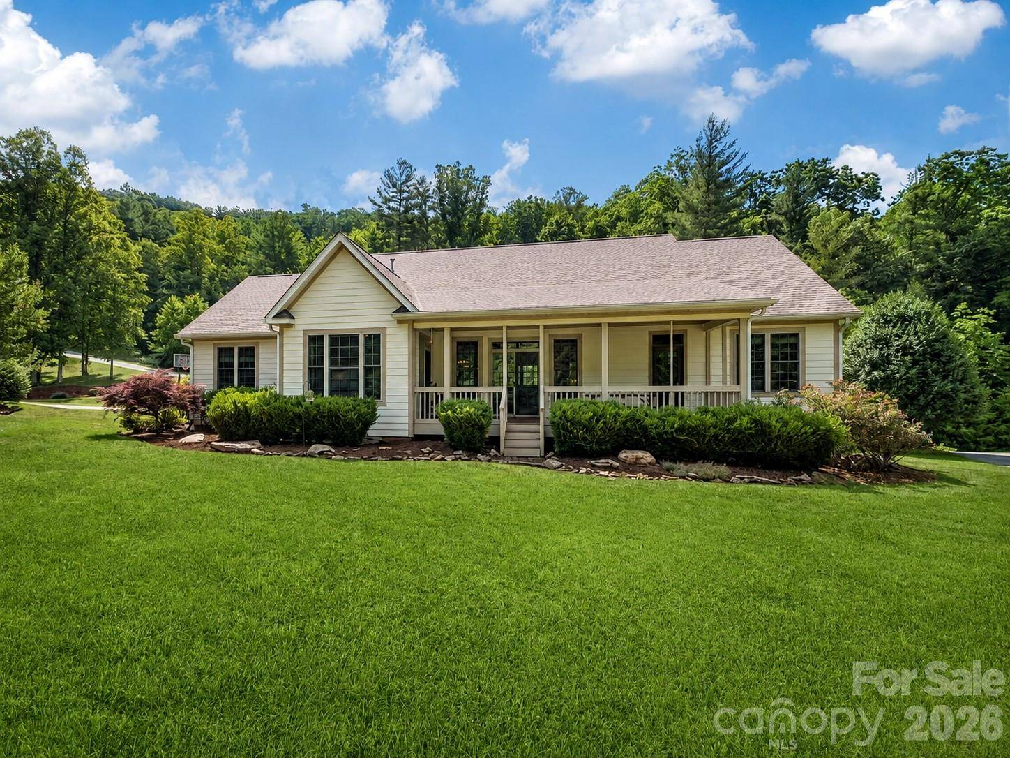 122 Twin Courts DR, Weaverville, NC 28787