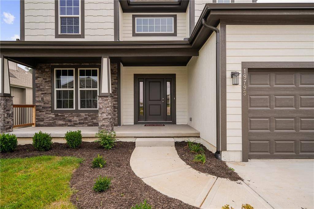 19799 W 114th PL, Olathe, KS 66061