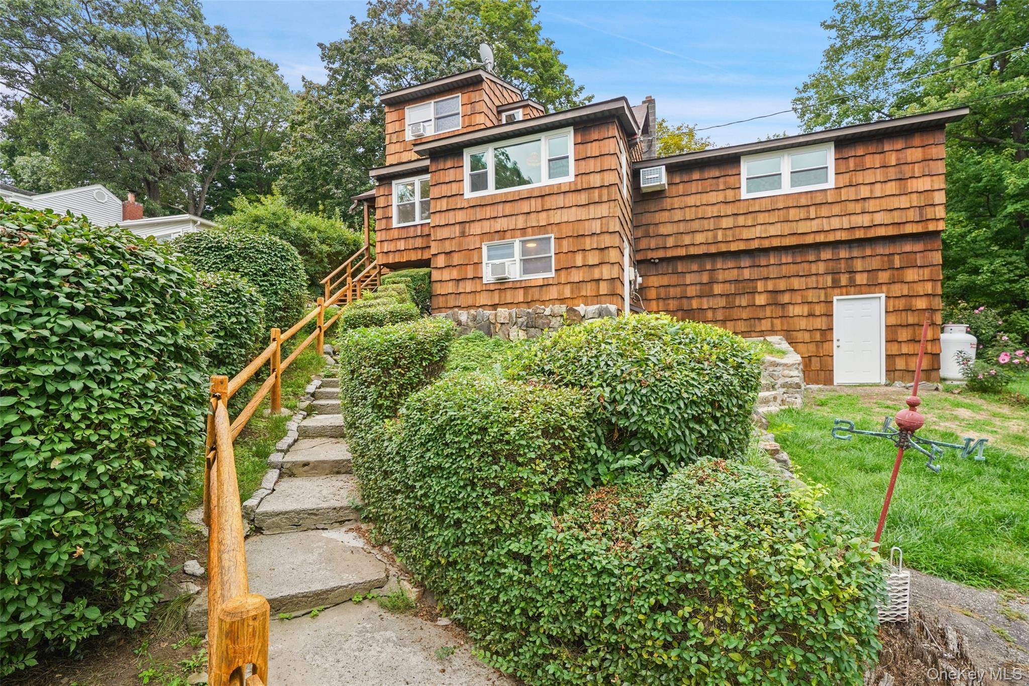 17 Mary AVE, Mahopac, NY 10541