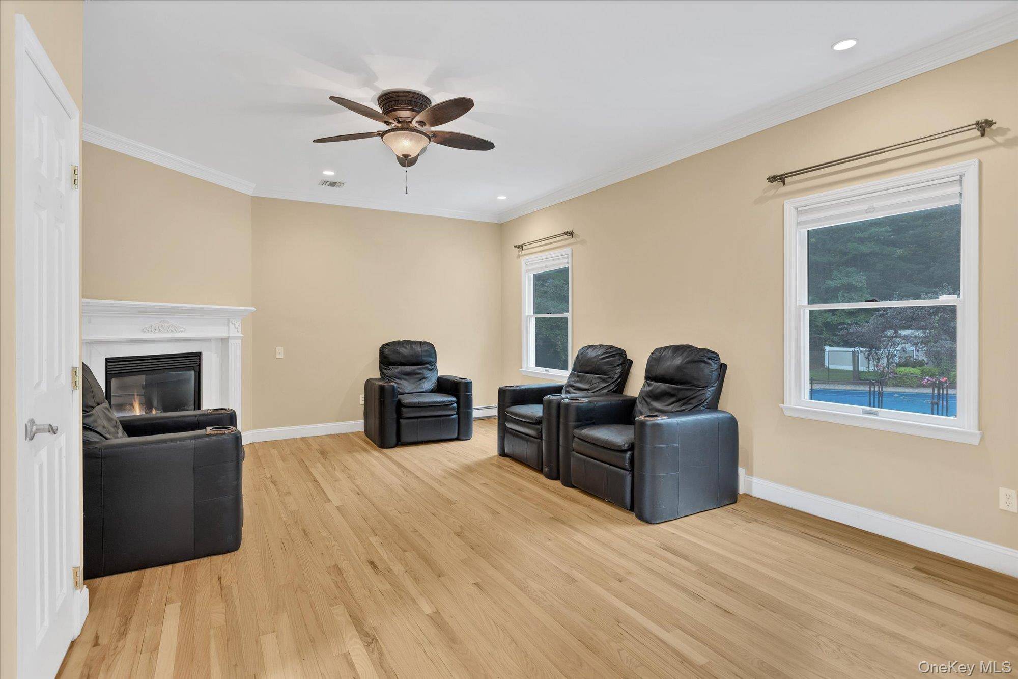 25 Pashen PL, Dix Hills, NY 11746