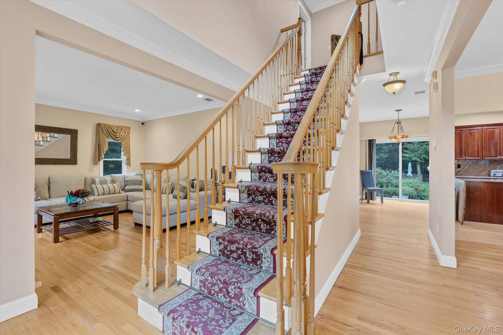 25 Pashen PL, Dix Hills, NY 11746