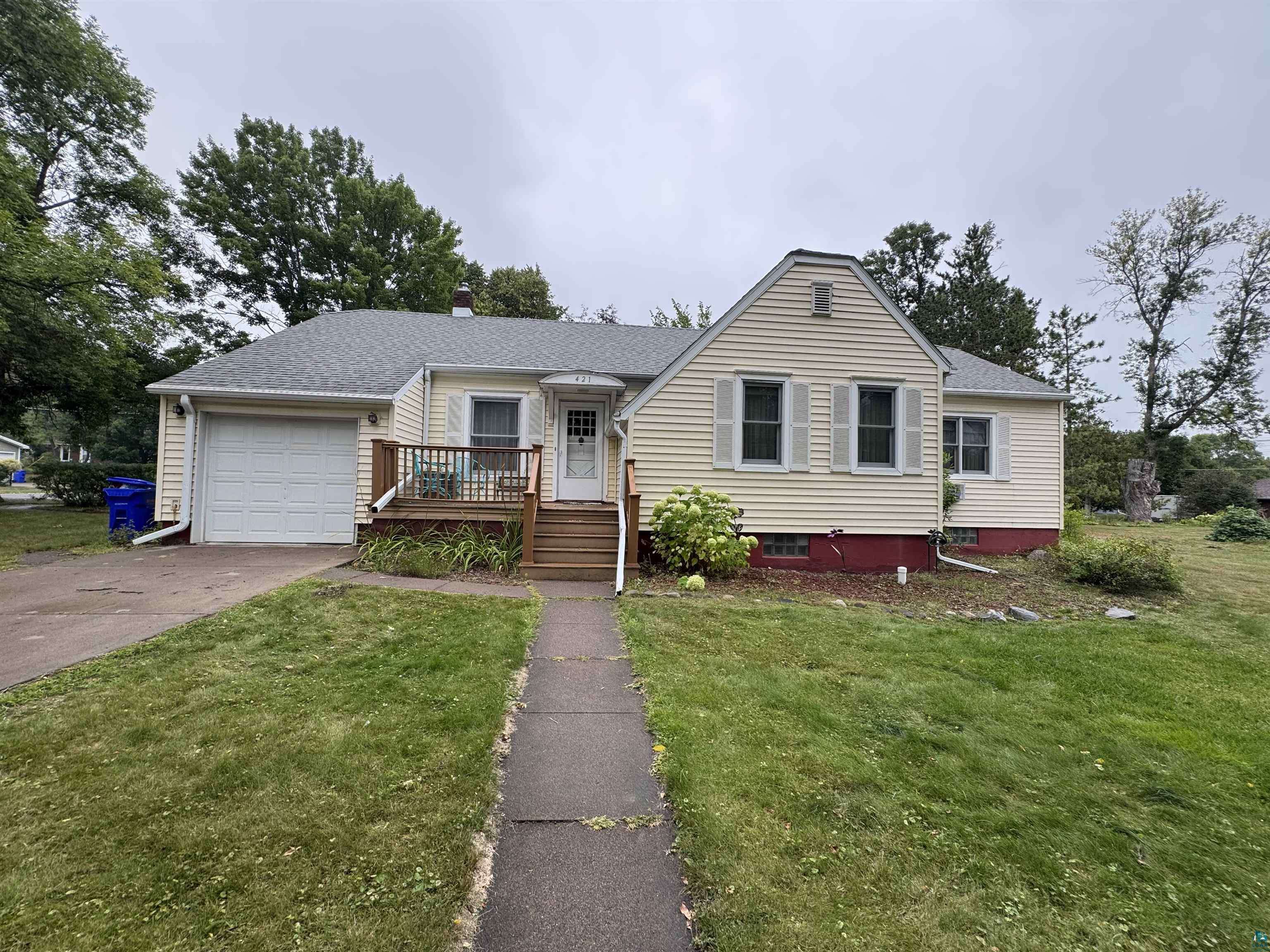 421 1st St, Moose Lake, MN 55767