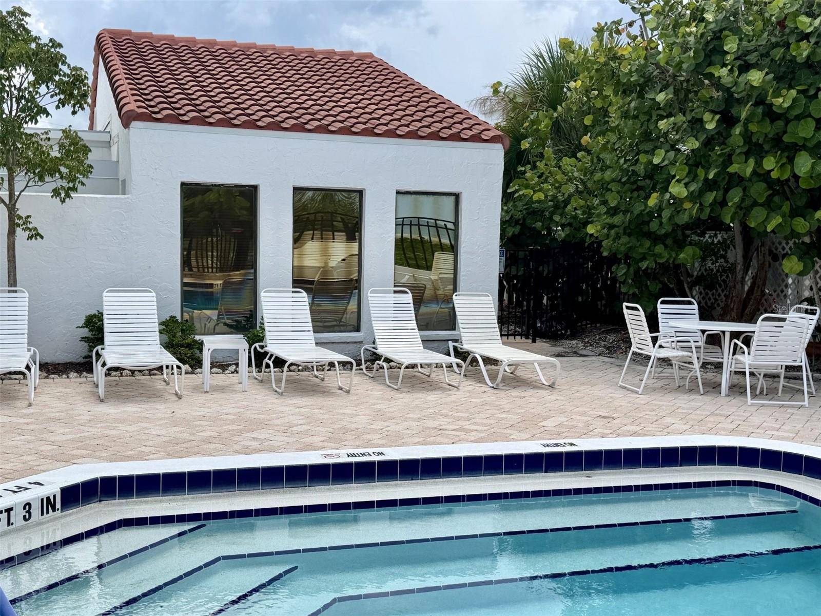 1585 TARPON CENTER DR #21, Venice, FL 34285