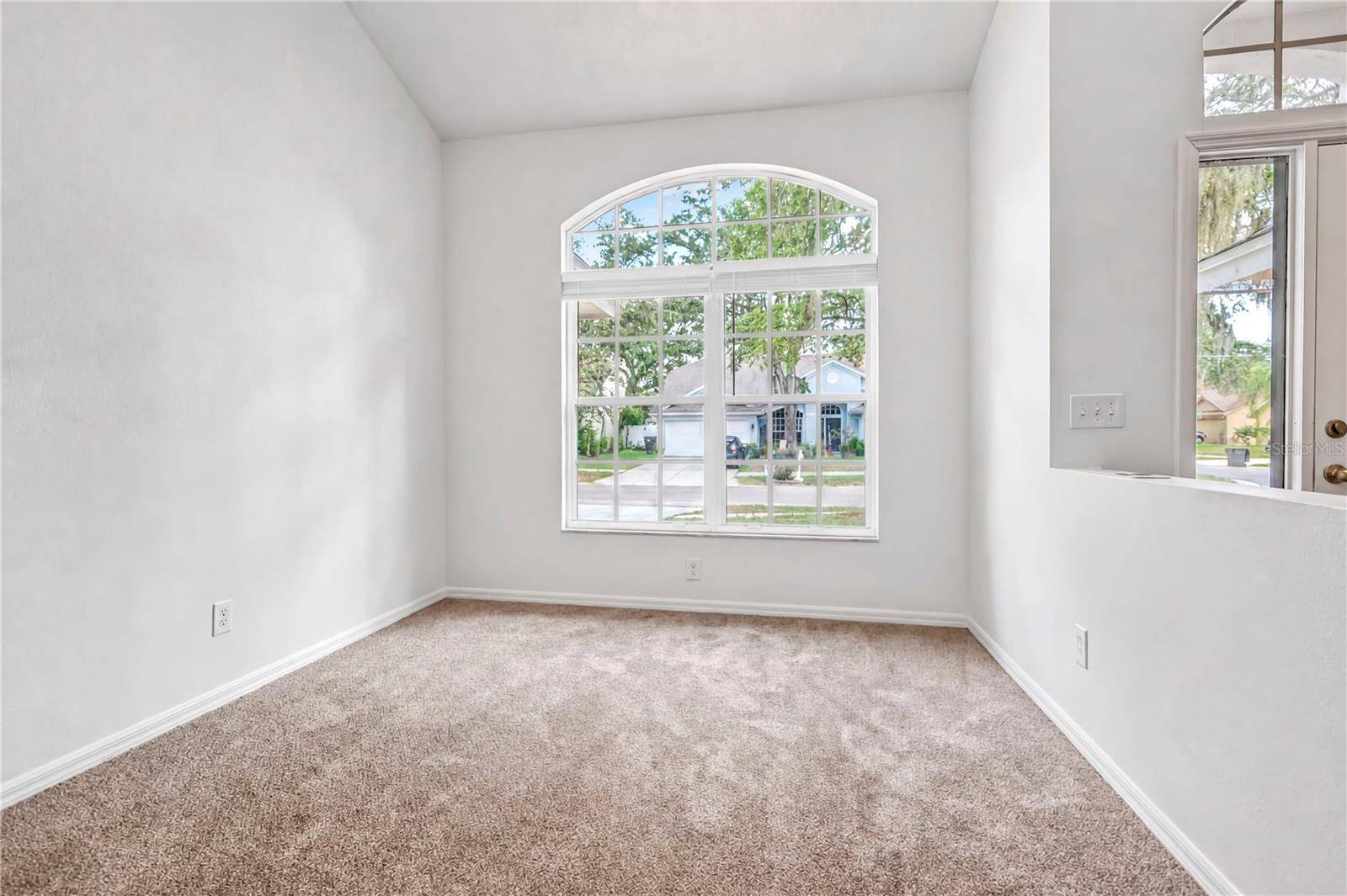 2302 LYNCREST CT, Valrico, FL 33596