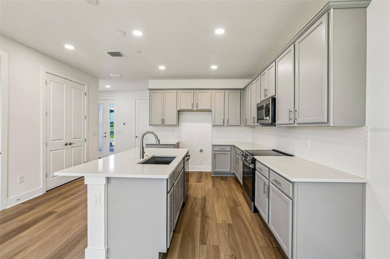 31850 CLOVER FIN CT, Wesley Chapel, FL 33545