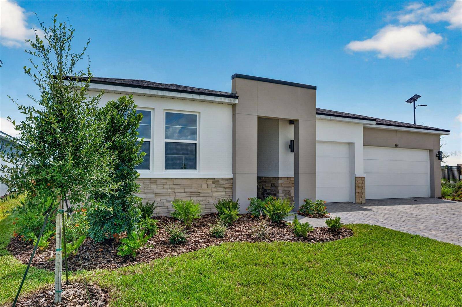 9553 NATURAL OAK PT, Dade City, FL 33525