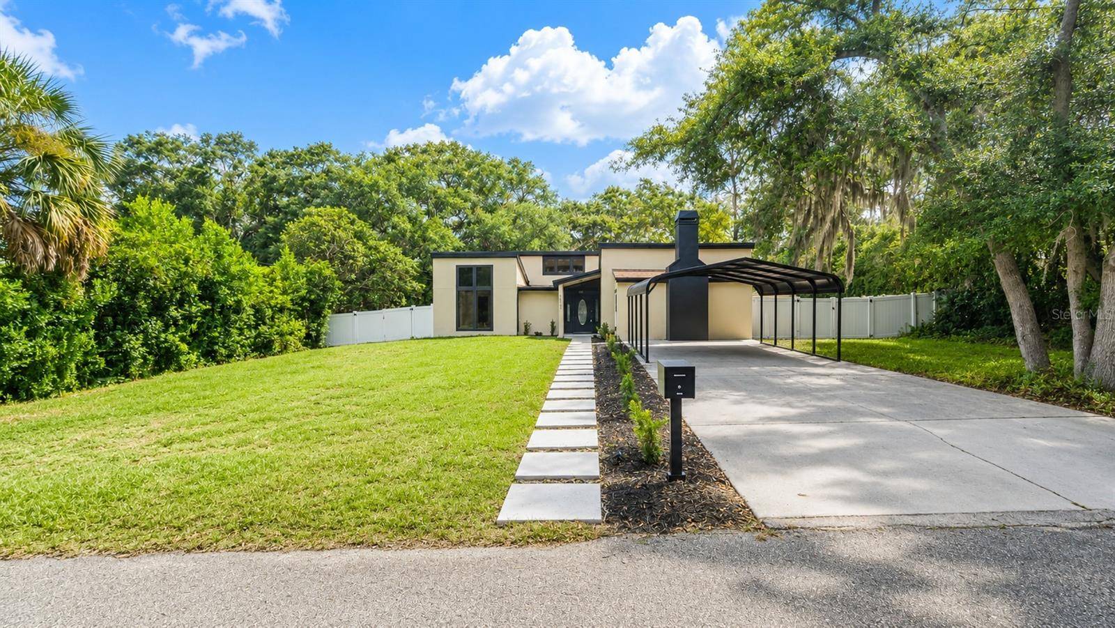 16123 E LAKE BURRELL DR, Lutz, FL 33549