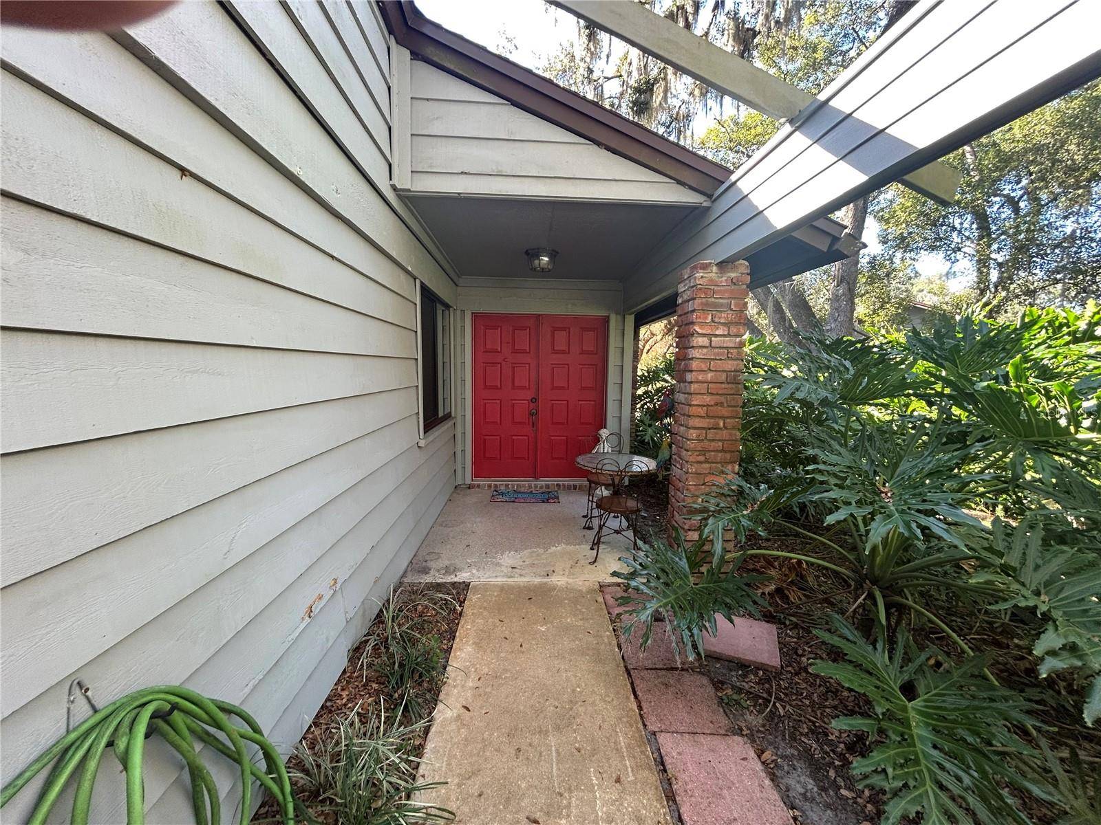 906 VILLAGE GREEN RD, Deland, FL 32720