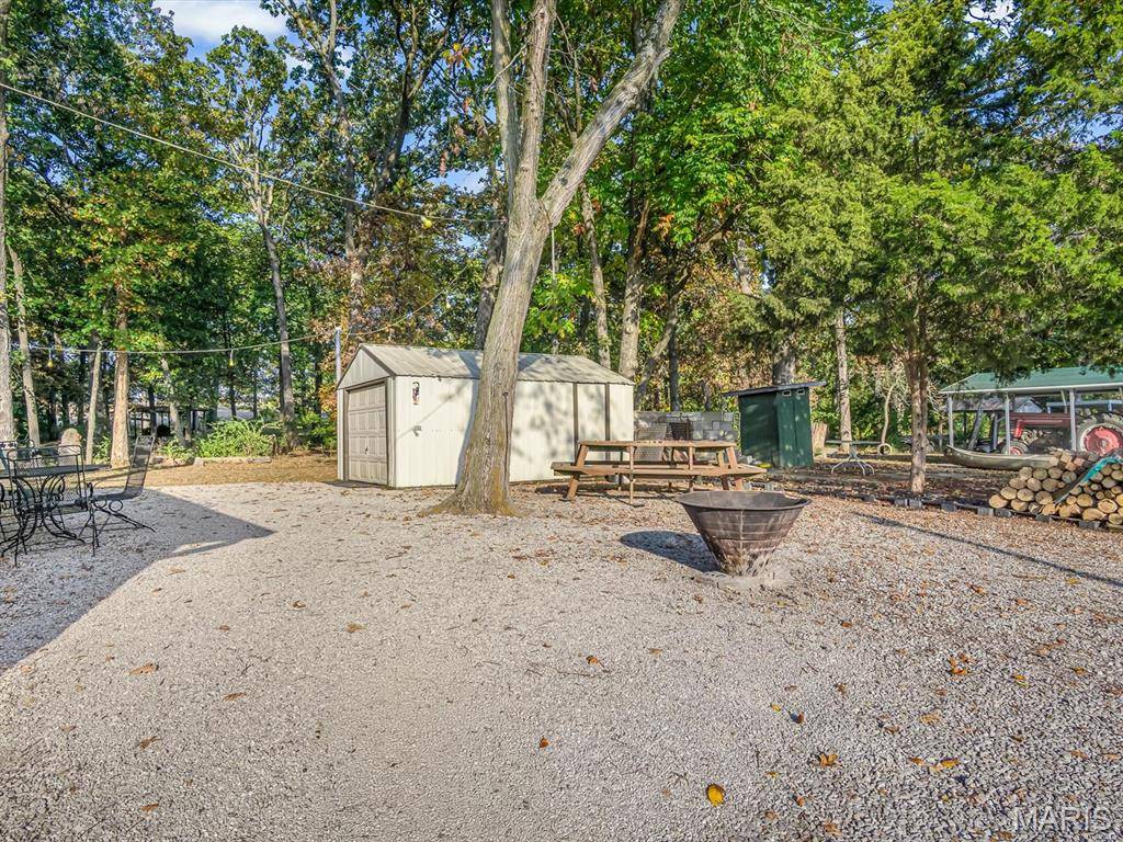 7066 White Swan LN, Red Bud, IL 62278