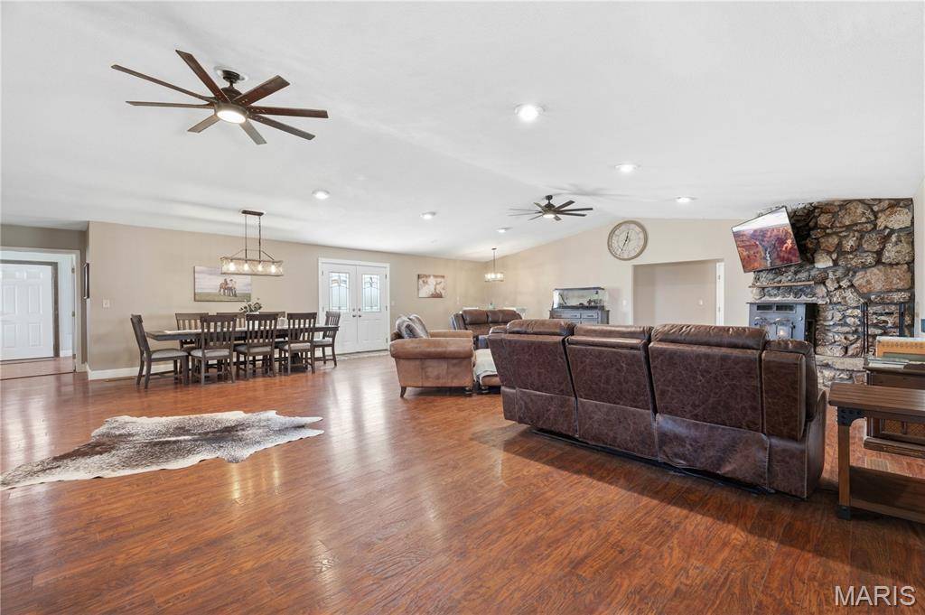 282 Reeds RD, Lebanon, MO 65536
