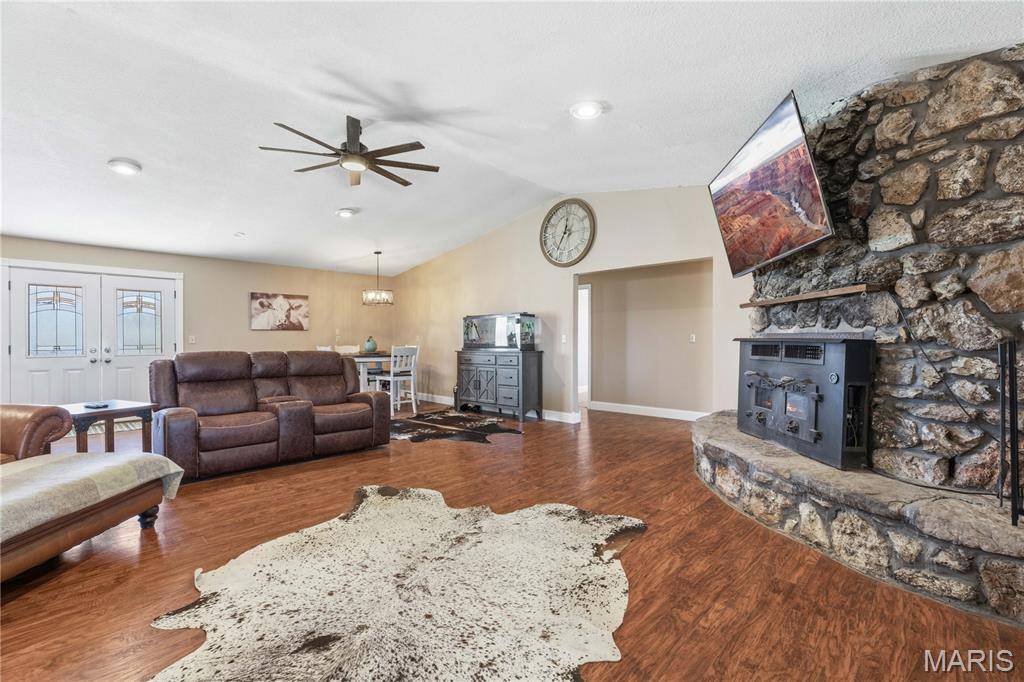 282 Reeds RD, Lebanon, MO 65536