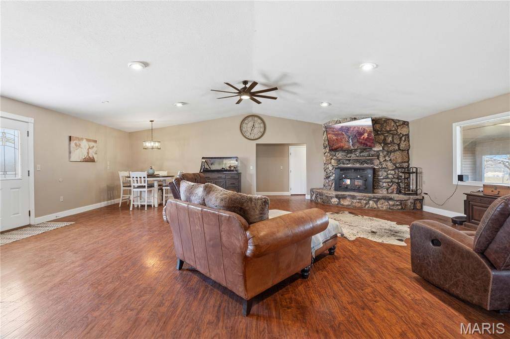 282 Reeds RD, Lebanon, MO 65536