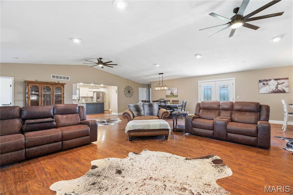 282 Reeds RD, Lebanon, MO 65536