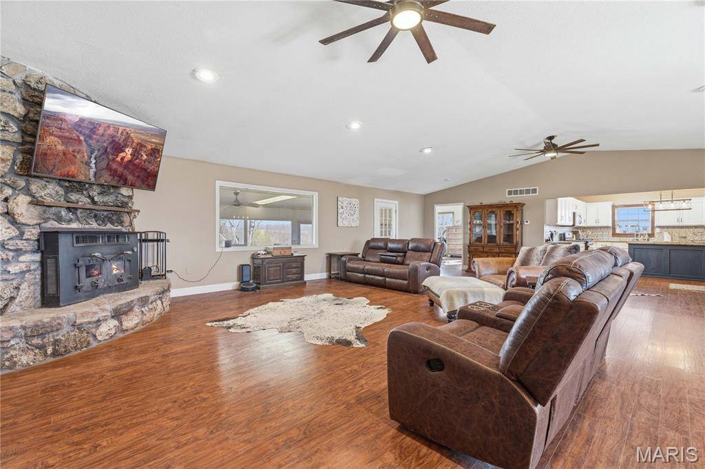 282 Reeds RD, Lebanon, MO 65536