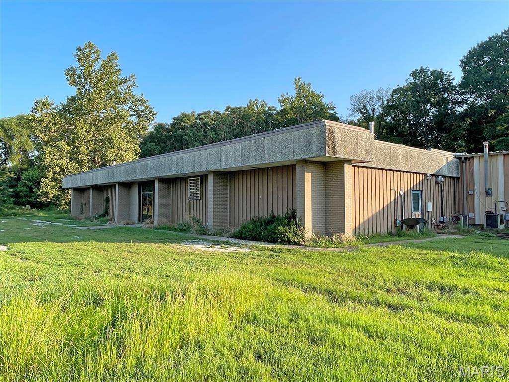 1252 Lehman DR, Chester, IL 62233