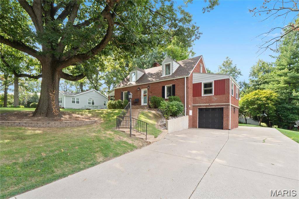 121 Rosewood LN, East Alton, IL 62024