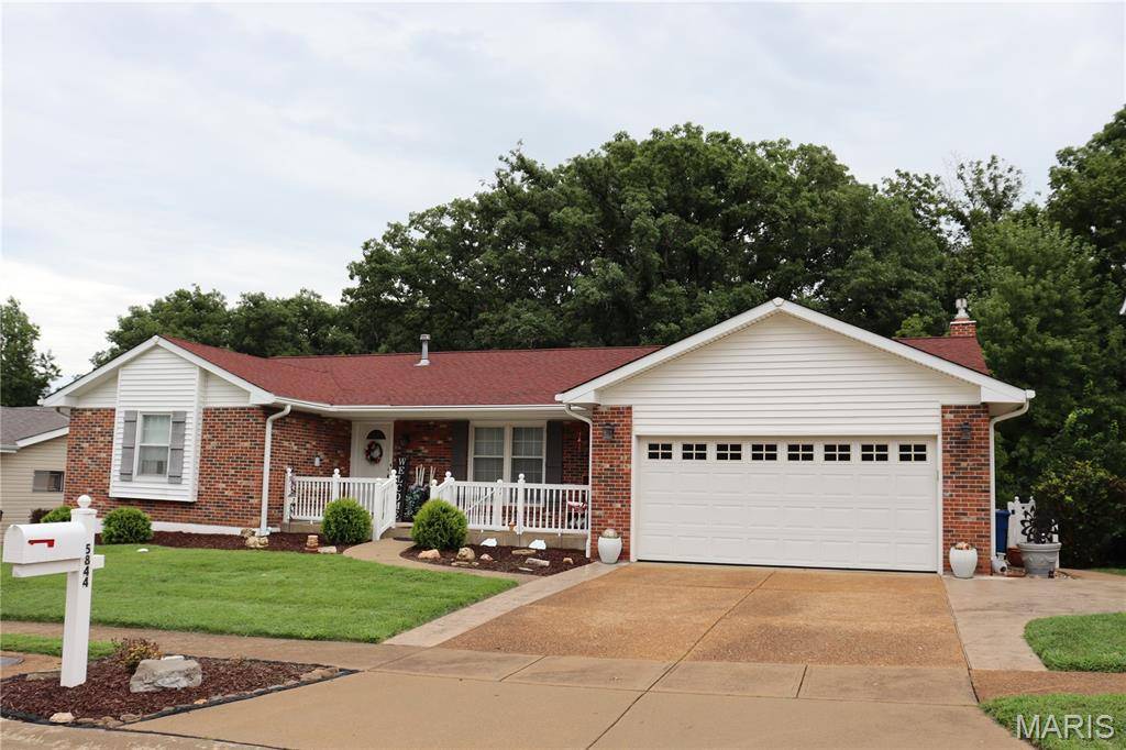 5844 Pierwood DR, Unincorporated, MO 63129