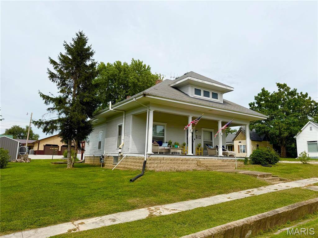 409 E Salling ST, Perry, MO 63462