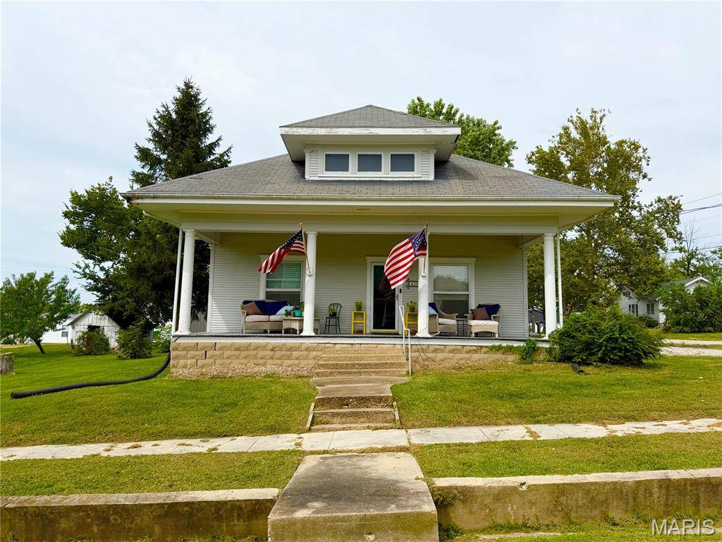 409 E Salling ST, Perry, MO 63462