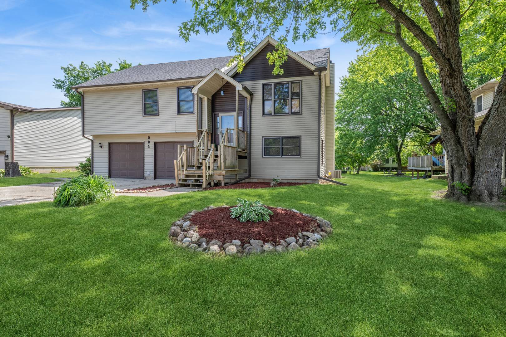 204 Brandywine DR, Poplar Grove, IL 61065