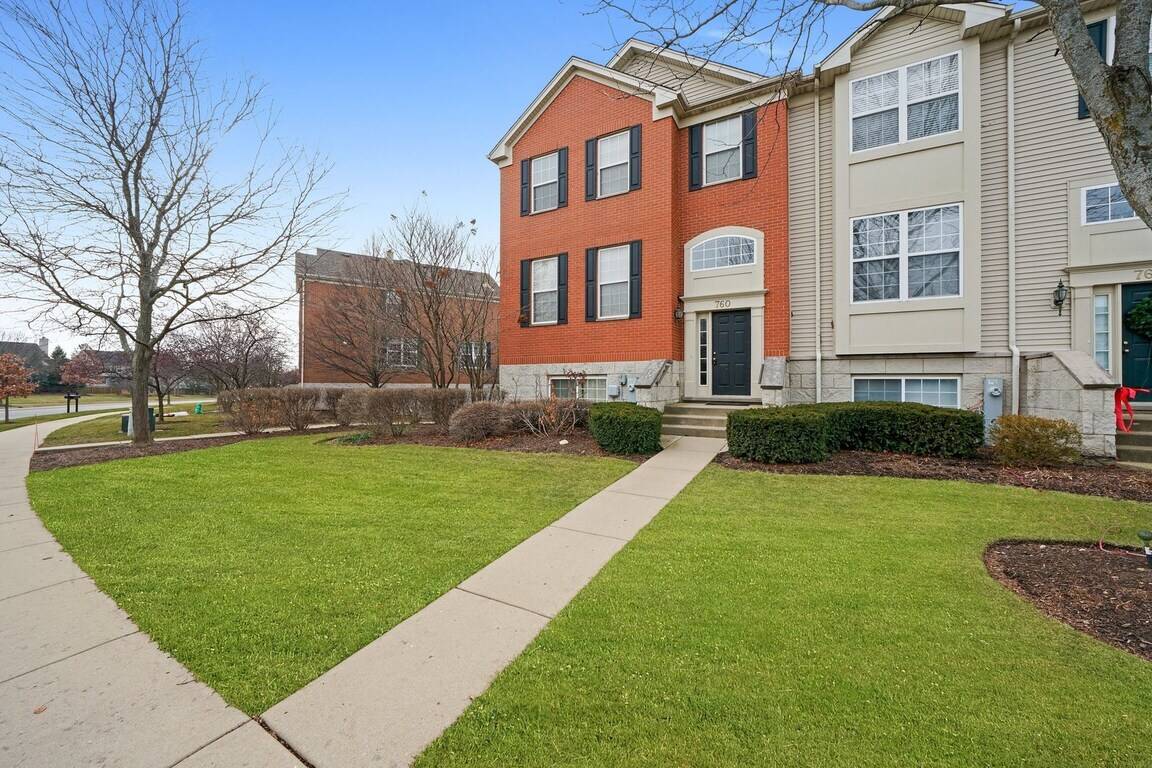 760 Lambert LN #96-1, Bartlett, IL 60103