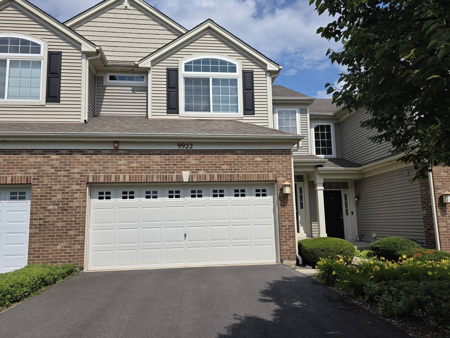 9922 Cummings ST, Huntley, IL 60142