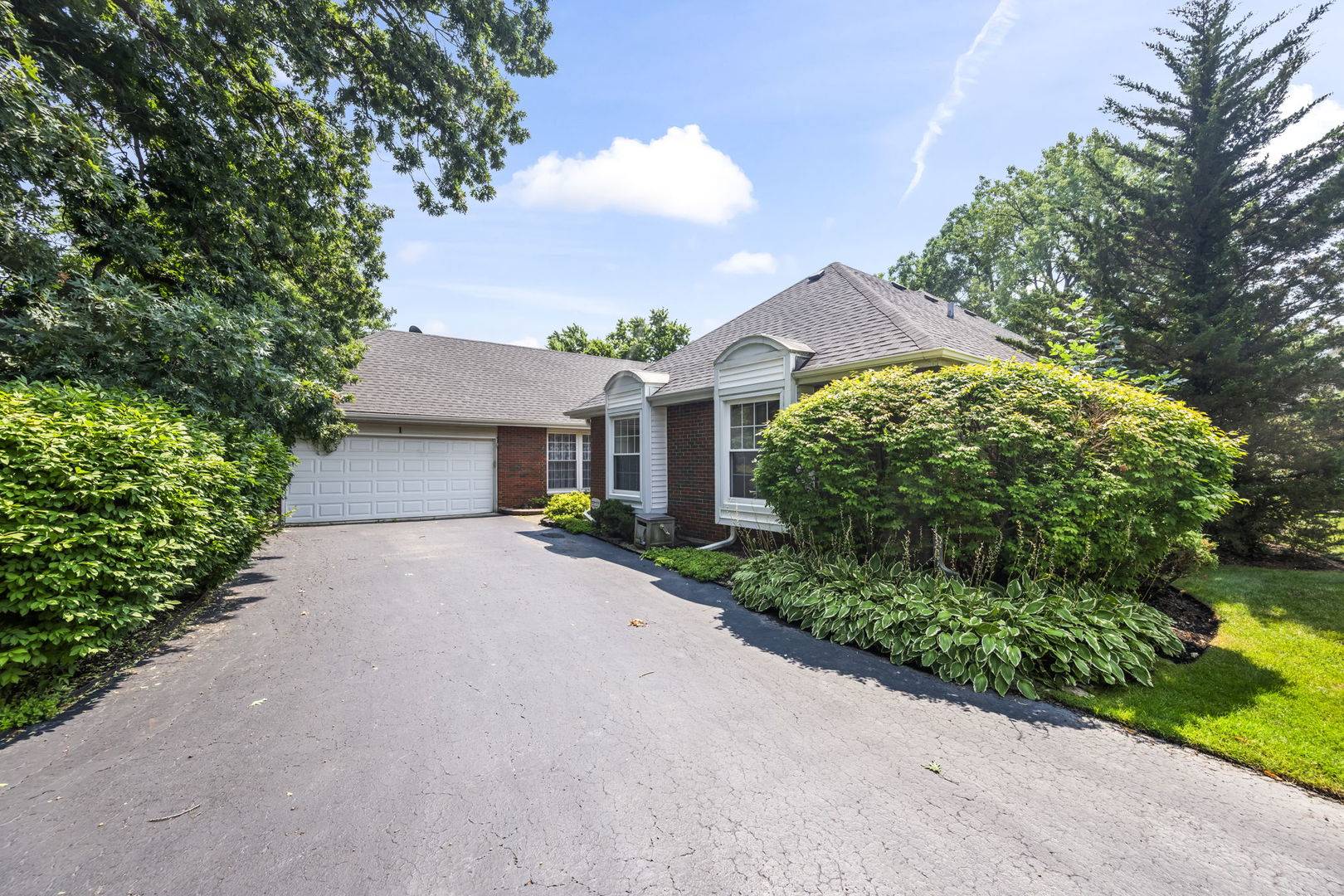 1 Oak Creek RD, Rolling Meadows, IL 60008