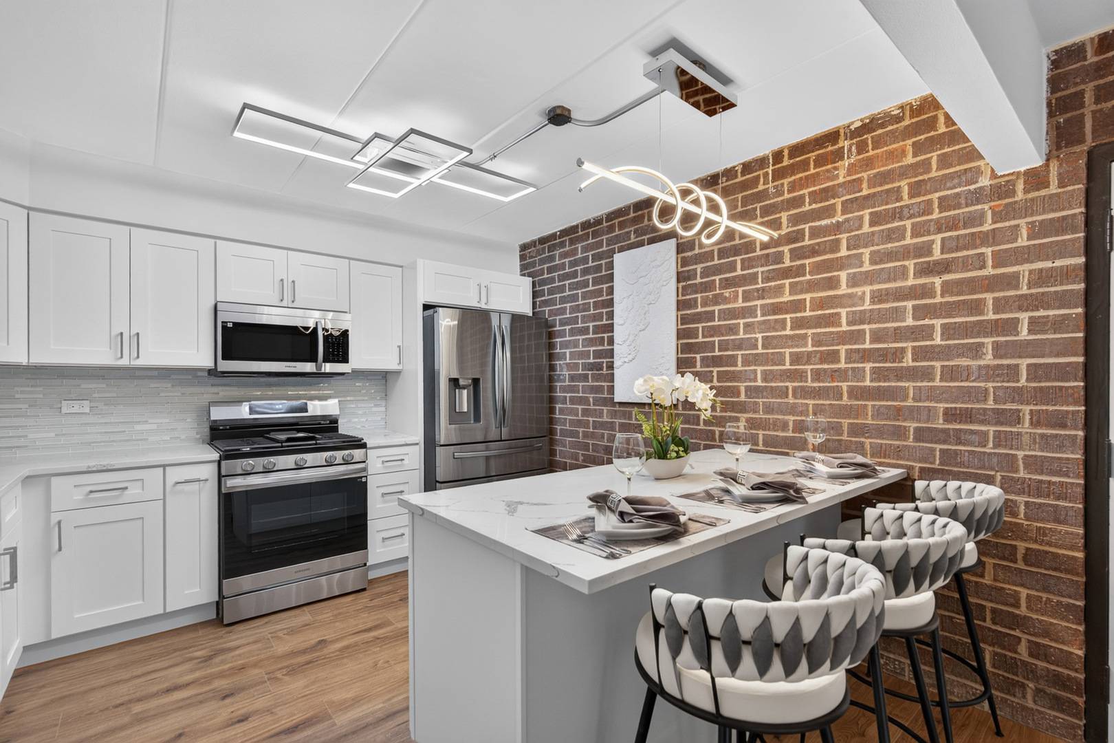 124 E Bailey RD #E, Naperville, IL 60565
