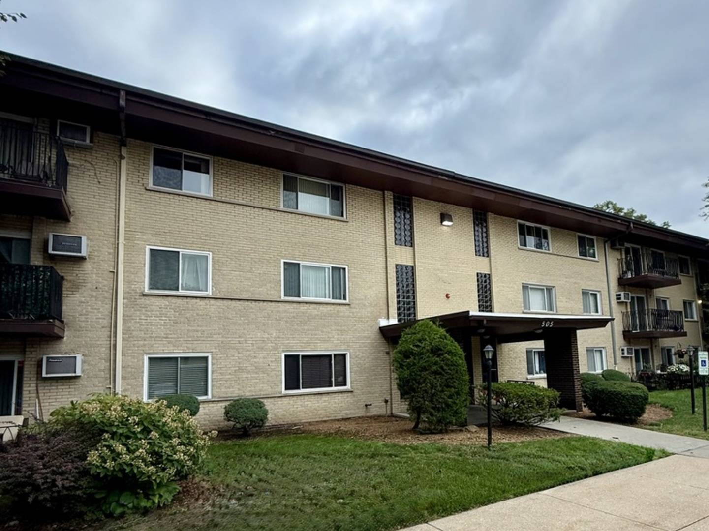 505 S Cleveland AVE #207, Arlington Heights, IL 60005